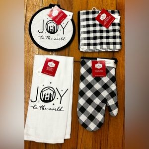 Holiday Time Joy to the World 5-Piece Kitchen Set New
